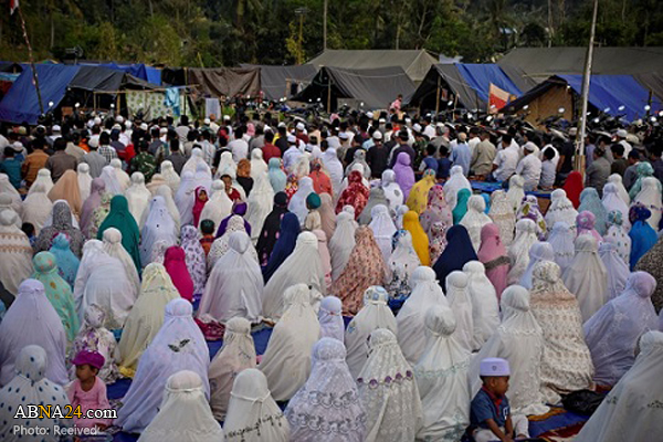 Indonesia earthquake survivors mark Eid al-Adha in tents