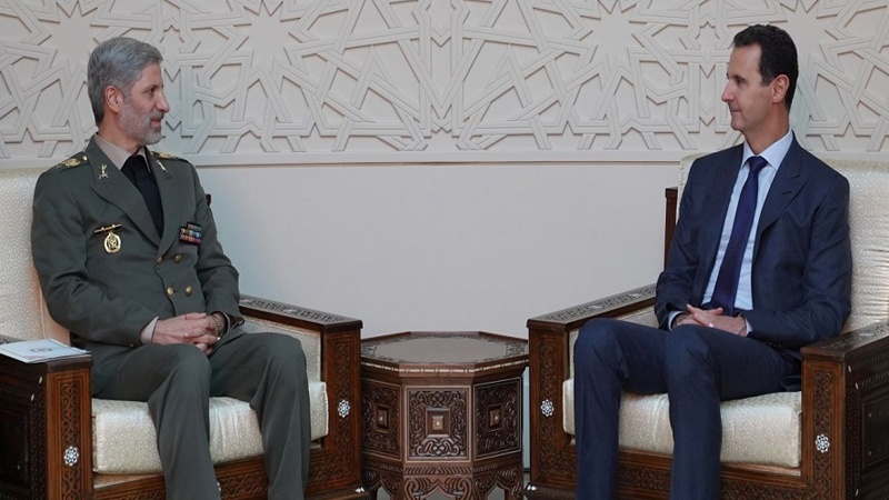 ایران کے وزیر دفاع نے بشار الاسد کو دی مزاحمتی محاذ کی کامیابی پر مبارکباد