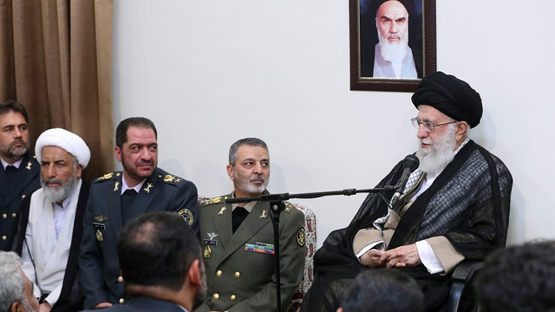 رہبر انقلاب کی ملک کی دفاعی قوت بڑھانے پر تاکید