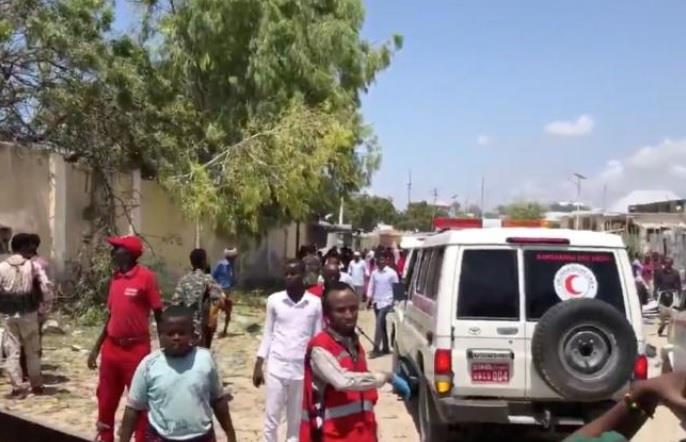 مقتل 6 في هجوم بسيارة ملغومة شنته حركة الشباب الارهابية بوسط مقديشو