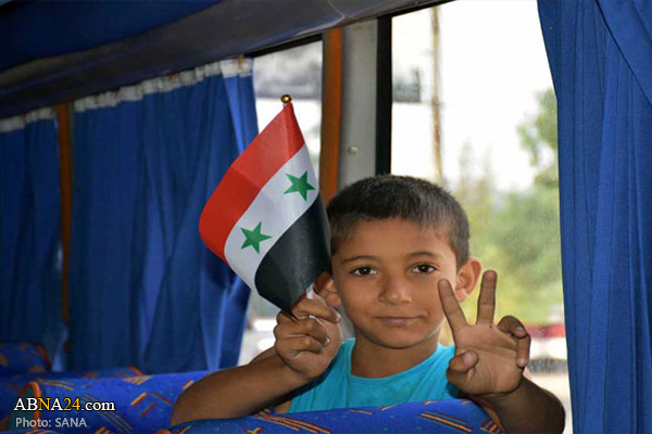 Hundreds of displaced people return to Syria from Lebanon / Pics