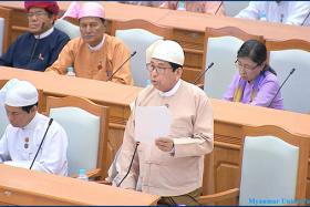 ေၾကာ္ျငာဝင္ေငြေလ်ာ့နည္းလာ၍ သတင္းႏွင့္ စာနယ္ဇင္းလုပ္ငန္း က်ပ္သန္း ၁,၀၀၀ ေက်ာ္ အ႐ႈံးေပၚႏုိင္ဟု ျပန္ၾကားေရးဝန္ႀကီးဆို
