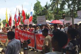 ႏိုင္ငံျပင္ပရိွ ဘဂၤါလီမ်ားကို ရိကၡာေထာက္ပံ့သျဖင့္ ေမာင္ေတာ ေဒသခံမ်ား ဆႏၵျပ