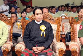 တိုင္းဥပေဒခ်ဳပ္အပါအဝင္ ဥပေဒအရာရွိႀကီးငါးဦးႏွင့္ စခန္းမွဴးတစ္ဦးတို႔ကို အဂတိလိုက္စားမႈျဖင့္ ဖမ္းဆီး