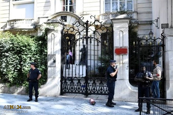 Komala terrorists attack Iran's embassy in Paris