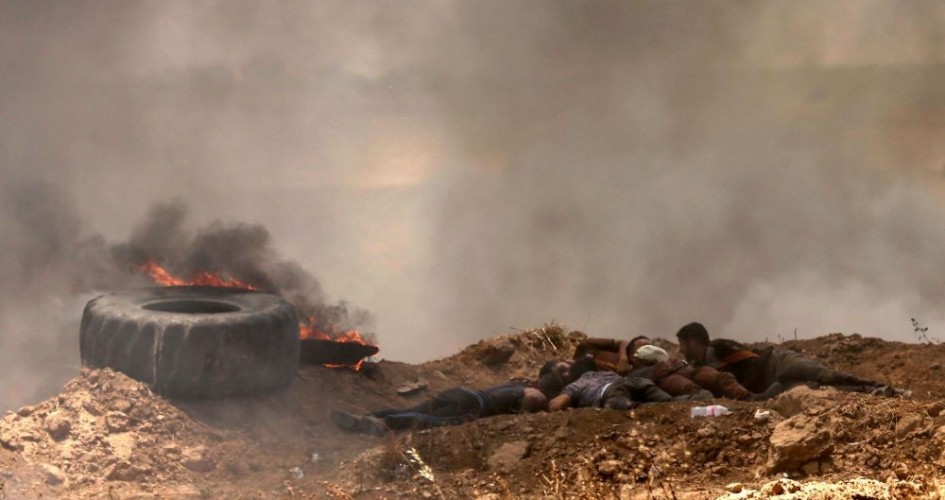 متظاهرون فلسطينيون يستولون على قطعة سلاح تعود لجندي إسرائيلي