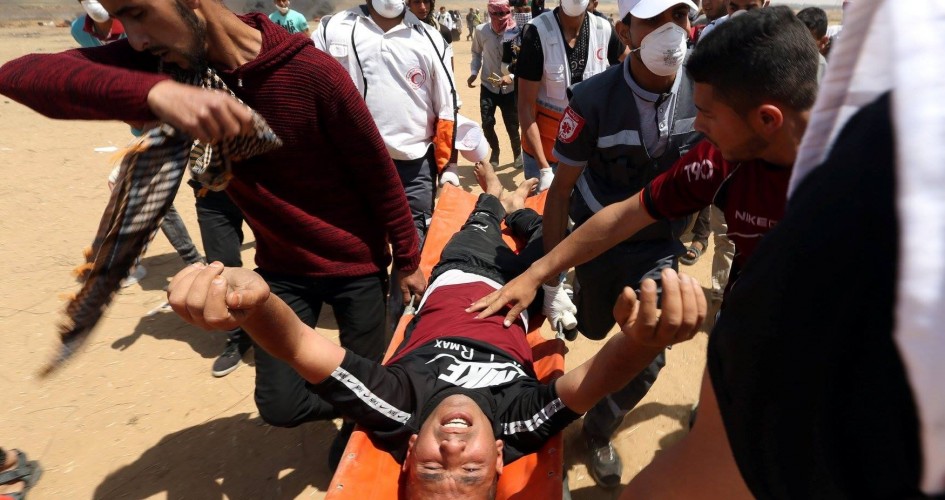 اصابة 13 فلسطينيا برصاص الاحتلال الإسرائيلي شرق دير البلح