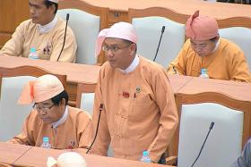  စက္သံုးဆီေခြၽတာေရး အင္ဂ်င္ပါ၀ါ ၂,၀၀၀ စီစီအထက္ ယာဥ္မ်ား အခြန္ ၃၀ ရာခိုင္ႏႈန္း ေကာက္ခံရန္ လႊတ္ေတာ္အတည္ျပဳ မူးယစ္ေဆးသတင္းေပးသူကို 
