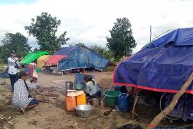 ဘြက္ႀကီးဆည္အေျခအေနကို စိုးရိမ္၍ ေဒသခံႏွစ္ေထာင္ေက်ာ္ ေျပာင္းေရႊ႕ ဆည္အေျခအေနစိုးရိမ္ရန္မရွိဟု တာဝန္ရွိသူေျပာ၊ ဆည္တြင္တာဝန္ရွိသူမ်ာ