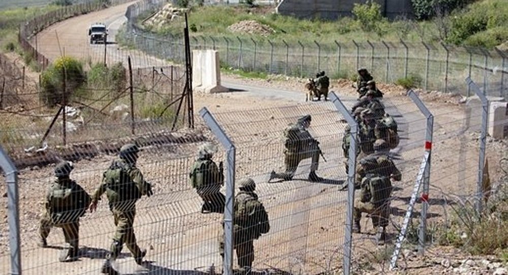 فلسطيني يخترق الجُدر الأمنية والعسكرية ويهاجم قناصة الاحتلال الإسرائيلي+(صورة)