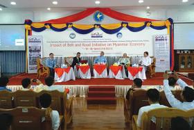 ျမန္မာ−တ႐ုတ္ စီးပြားေရး စႀကႍလမ္းစီမံကိန္းတြင္ တ႐ုတ္လႊမ္းမိုးမႈကို သတိထားရန္ ပညာရွင္အခ်ိဳ႕ေျပာ