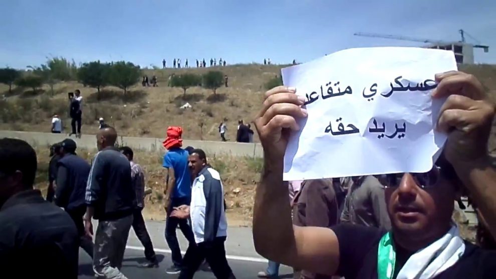 الحكومة تحاصر العاصمة وسط اندلاع اشتباكات عنيفة مع آلاف العسكريين المتقاعدين