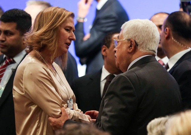 لقاءات عباس بأولمرت وليفني تثير جدلا واستياء فلسطينيا