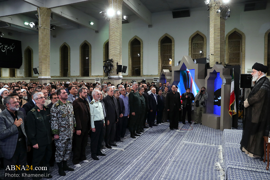 Photos: Veterans, artists meet with Imam Khamenei