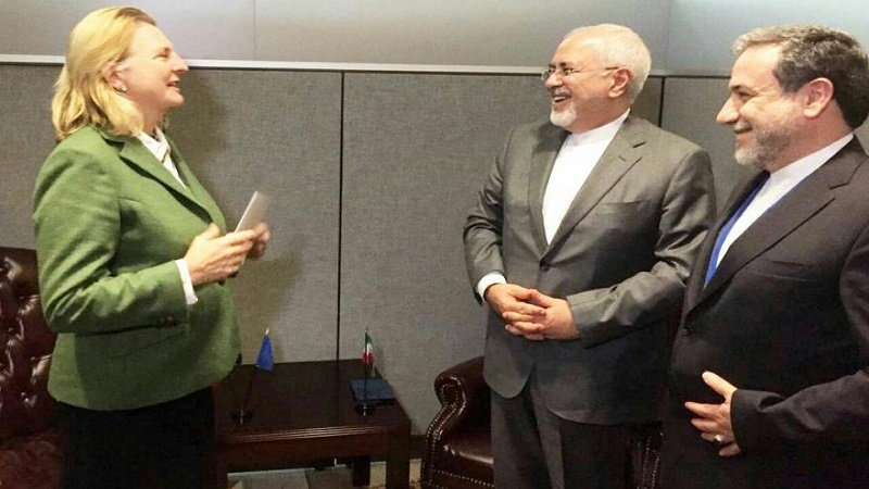 Zarif: Irã pede solução política para crise na Síria