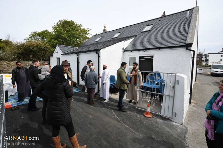 New Scottish mosque proves hit with tourists