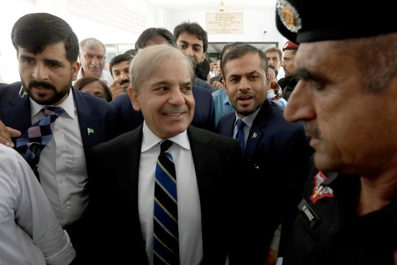 السلطات تعتقل زعيما معارضا قبل انتخابات مهمة في باكستان
