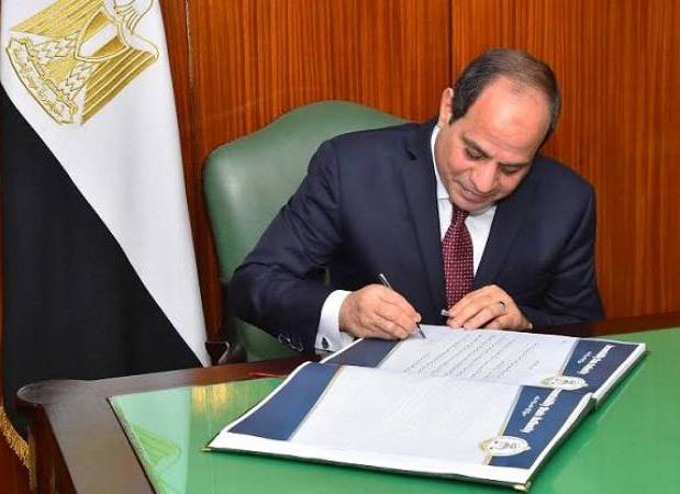 الرئيس المصري يصدر عفوا عن محكومين بالمؤبد