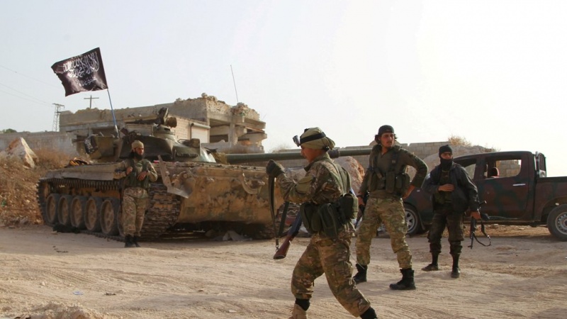 Rebeldes sírios começam a retirar armas pesadas da zona tampão de Idlib