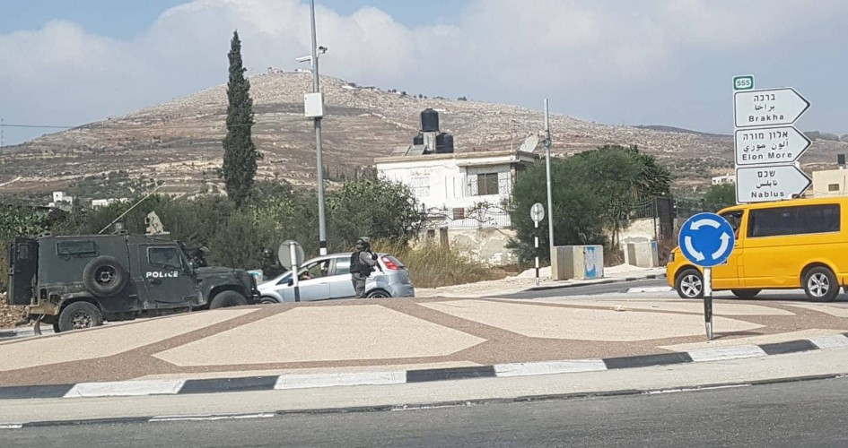 فلسطيني يطعن جنديا ومستوطنة وينسحب من المكان في نابلس