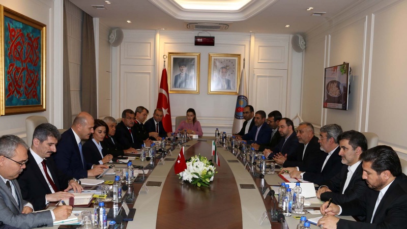 Irã e Turquia examinam formas de ampliar a cooperação mútua