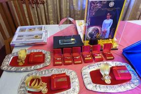 ေဒၚေအာင္ဆန္းစုၾကည္ ကမၻာ့ဂုဏ္ေဆာင္အလင္းေရာင္ဆု ခ်ီးျမႇင့္ခံရ  ႏိုင္ငံတကာဆုမ်ား ျပန္လည္႐ုပ္သိမ္းေနခ်ိန္တြင္ ယံုၾကည္မႈ ျမႇင့္တင္ေပး