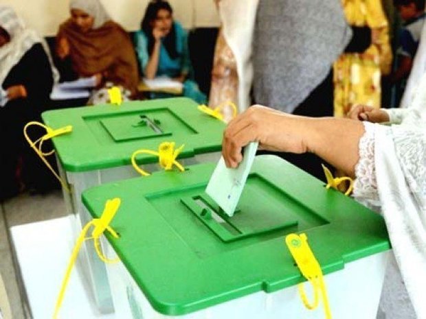پاکستان میں ضمنی انتخابات کے لیے پولنگ کا عمل جاری
