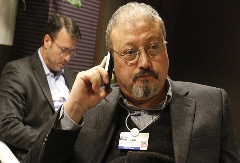 معارض سعودي يتّهم الرياض بالتنصّت على "مكالماته الهاتفية" مع خاشقجي