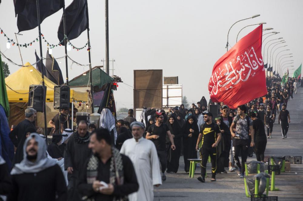 انطلاق حشود حسينية من جنوب العراق صوب قبلة الاحرار لتجديد عهدها الأبدي مع الامام الحسين(ع) 