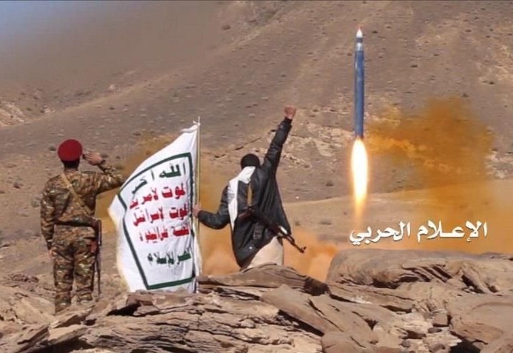 بدر1 الباليستي يضرب تجمعات المرتزقة قبالة نجران