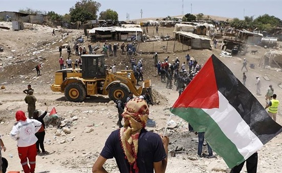 إسرائيل تجمّد مشروع هدم "الخان الأحمر" بالضفة الغربية المحتلة إلى أجل غير مسمى