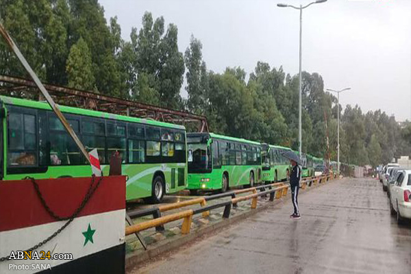 Hundreds of displaced Syrians return from Lebanon/ Pics