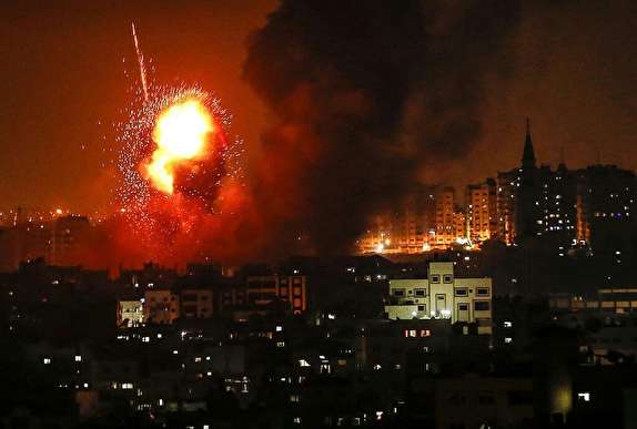 إصابة 10 فلسطينيين في "غارات إسرائيلية" مكثفة على قطاع غزة