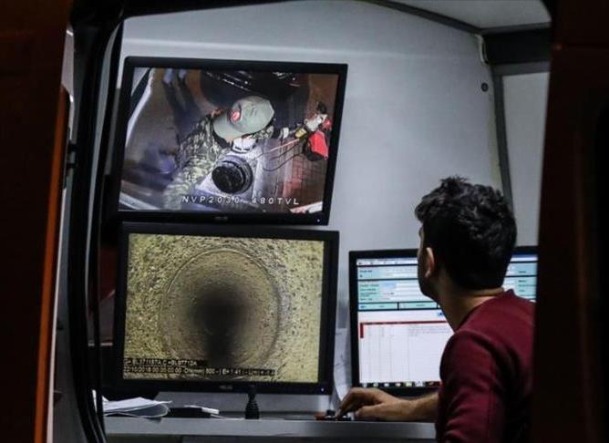 خبراء يجرون فحصا لشبكة الصرف الصحي بشارع "القنصلية السعودية" باسطنبول