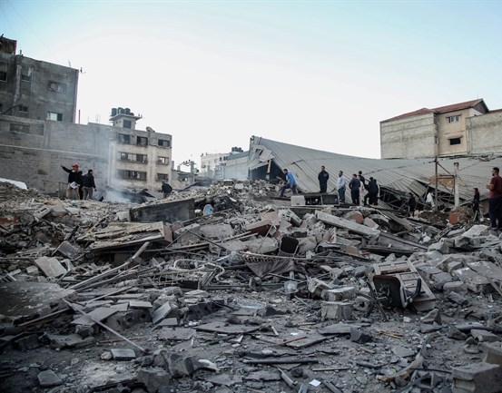 Israeli warplanes damage buildings, including hospital in Gaza