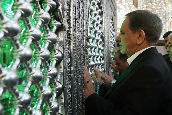 ایران کے نائب صدر نے نجف اشرف میں حضرت علی (ع) کے روضہ کی زیارت کی