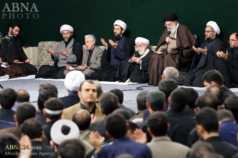 Imam Jamenei asiste a la ceremonia de luto de Arbain 