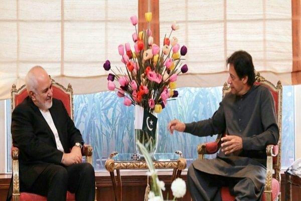 ایرانی وزیر خارجہ کی پاکستانی وزیراعظم سے ملاقات + تصاویر