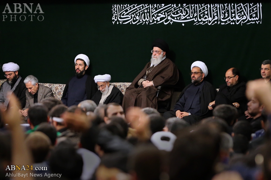 تقرير مصور/ قائد الثورة يستقبل موكب عزاء لأربعينية الامام الحسين(ع) لطلاب الجامعة 