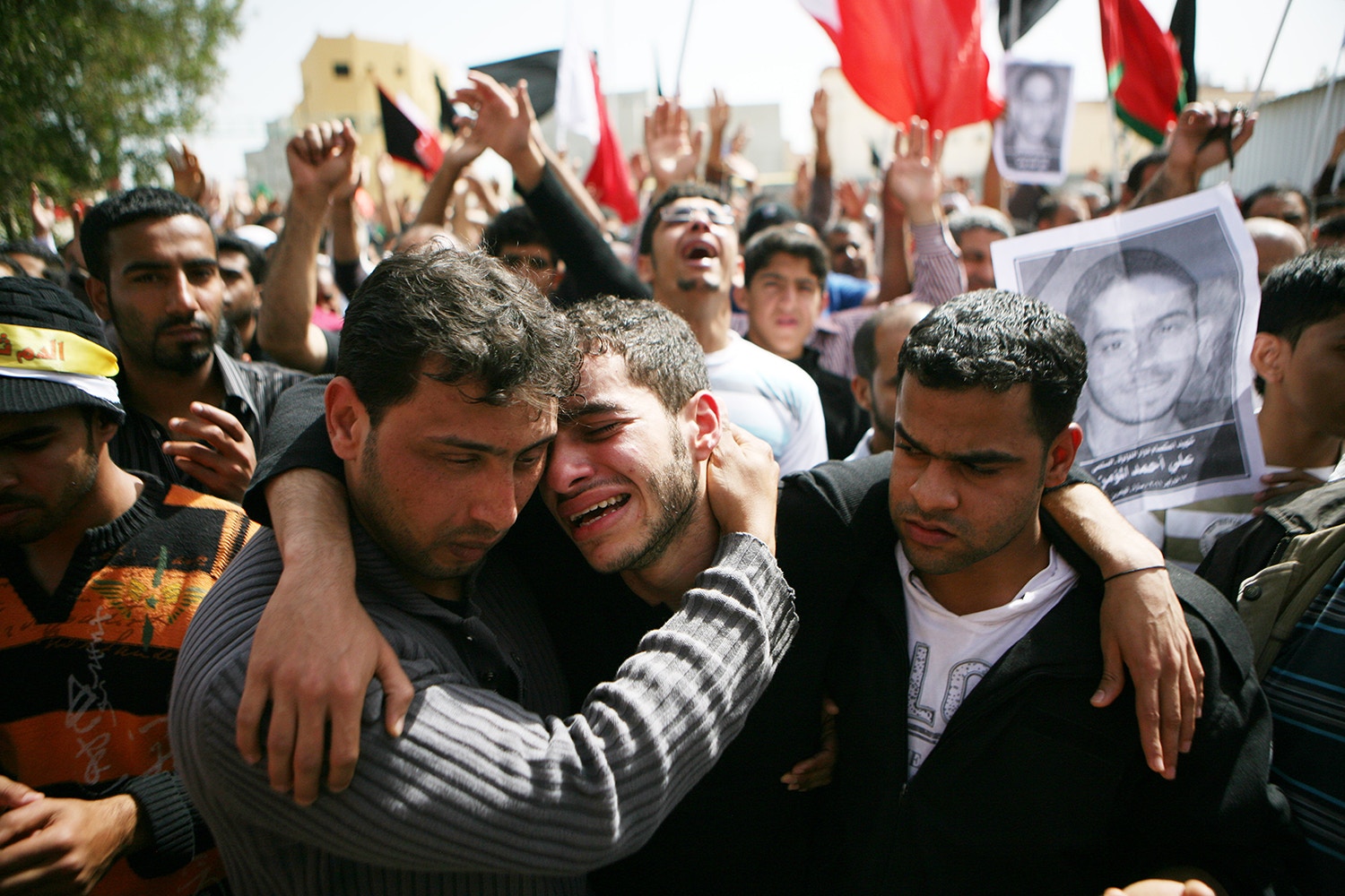 Tribunal bahreiní condena a 13 activistas a cadena perpetua 