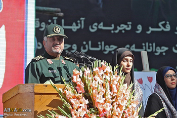 اگر تہران میں امریکی سفارتخانہ پر قبضہ نہ کیا جاتا تو انقلاب اسلامی 40 سال تک نہیں پہنچ سکتا اگر تہران میں امریکی سفارتخانہ پر قبضہ نہ کیا جاتا تو انقلاب اسلامی 40 سال تک نہیں پہنچ سکتا