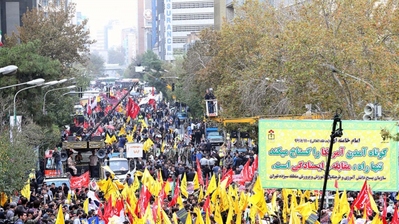 アーバーン月１３日；世界的な覇権主義者に対するイラン国民の抵抗と勝利の象徴