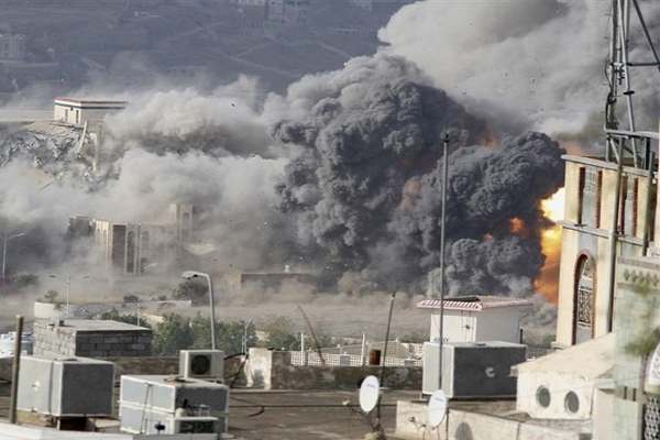 サウジ軍戦闘機が、イエメン西部フダイダ港湾を30回にわたり爆撃