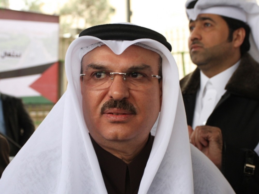 رشق موكب السفير القطري في قطاع غزة بالحجارة 
