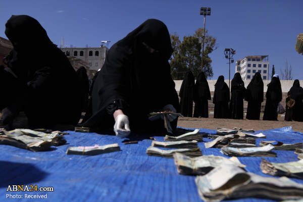 تقرير مصور/ نساء اليمن يتبرعن اموالهن للجيش اليمني واللجان الشعبية