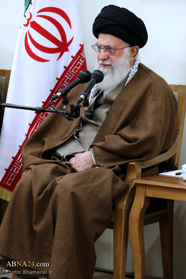 تقرير مصور/ قائد الثورة الاسلامية يستقبل لجنة شهداء مدينة قزوين 