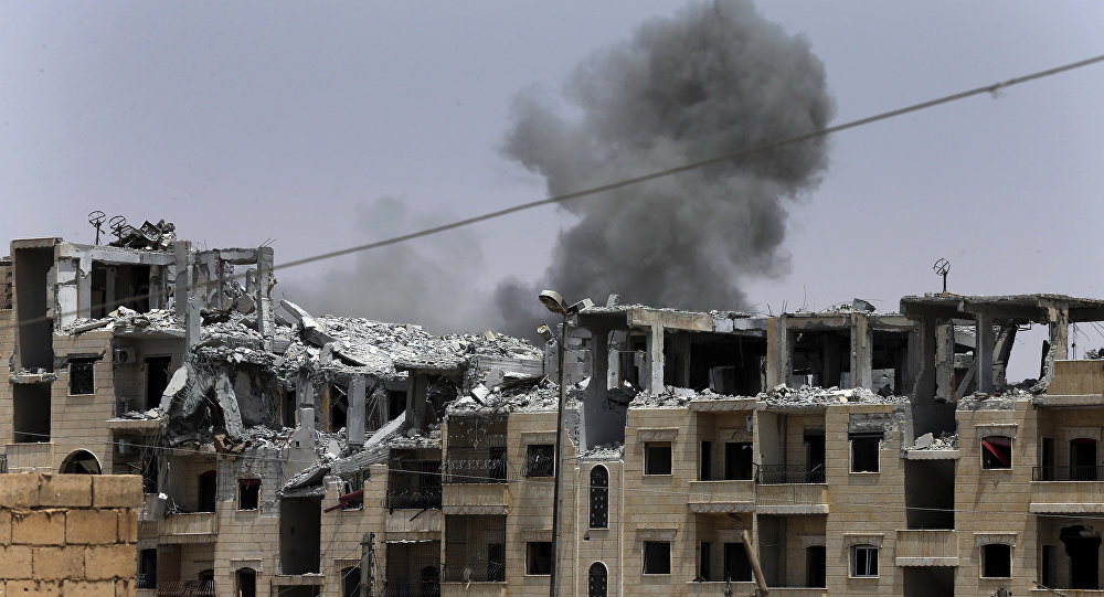 Mídia: ataque aéreo da coalizão internacional em Deir ez-Zor causa 40 mortos