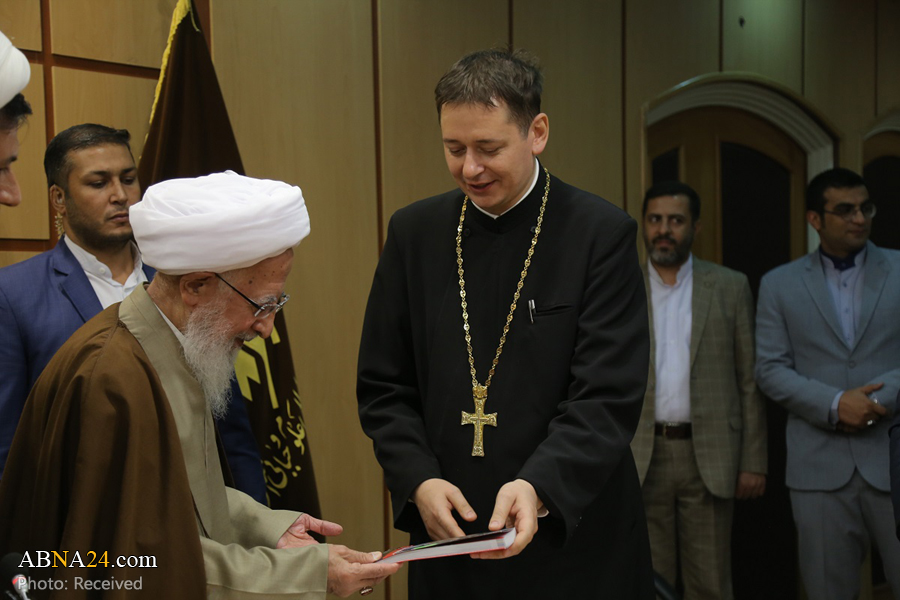تقرير مصور/ آية الله "جوادي آملي" يستقبل أعضاء كنيسة رومانية أرثوذكسية في قم المقدسة