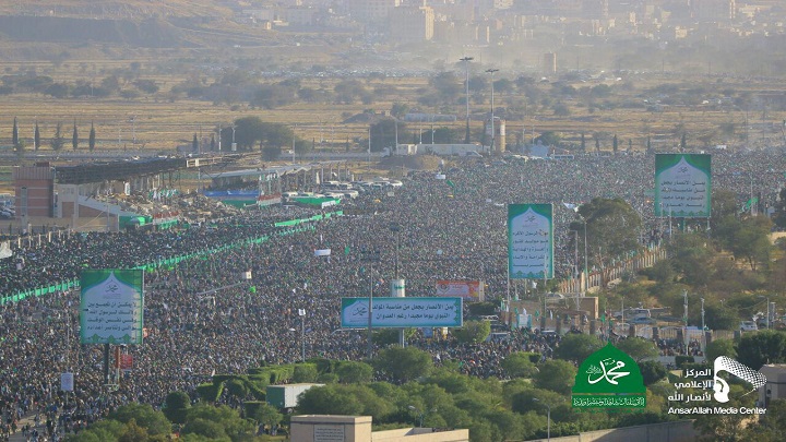 حشود جماهيرية كبيرة تتوافد إلى ساحات الاحتفال بالمولد النبوي الشريف 