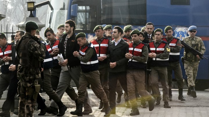 تركيا تحكم بالسجن المؤبد على 74 شخصا بتهمة محاولة الانقلاب